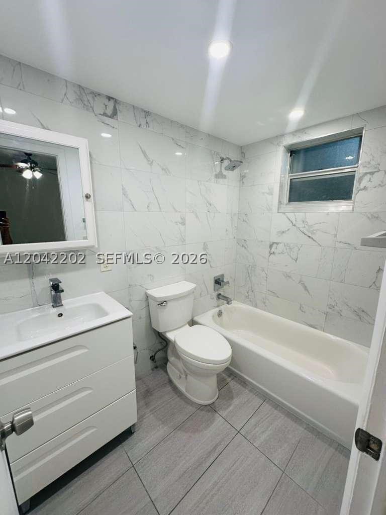 THE KENSINGTON CONDO - Residential Lease