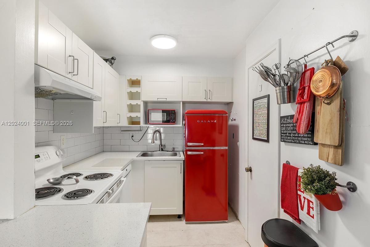 CASA GRANADA CONDO - Residential