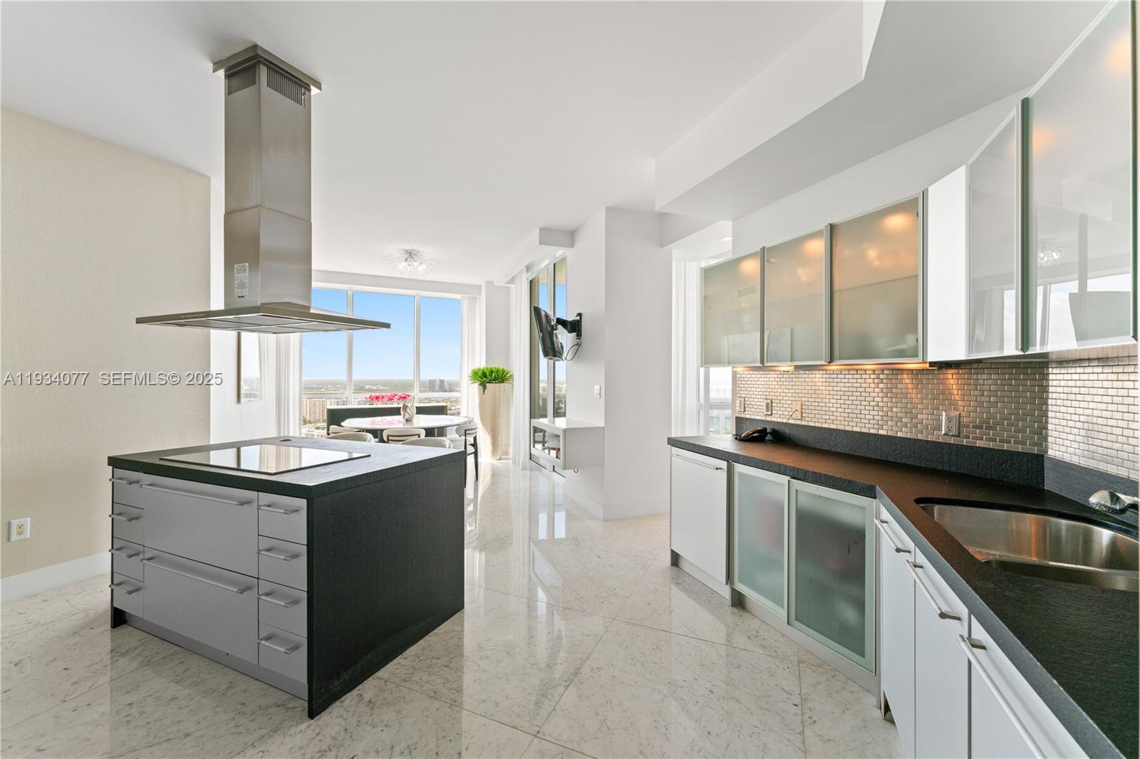 TRUMP ROYALE CONDO - Residential
