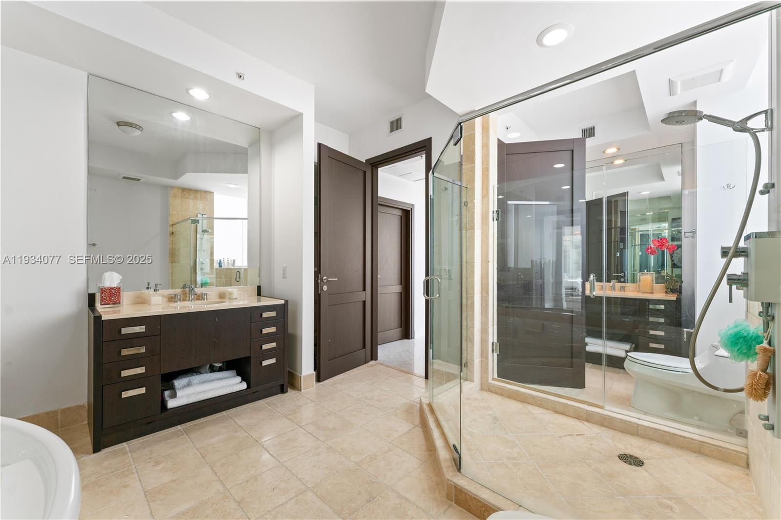 TRUMP ROYALE CONDO - Residential