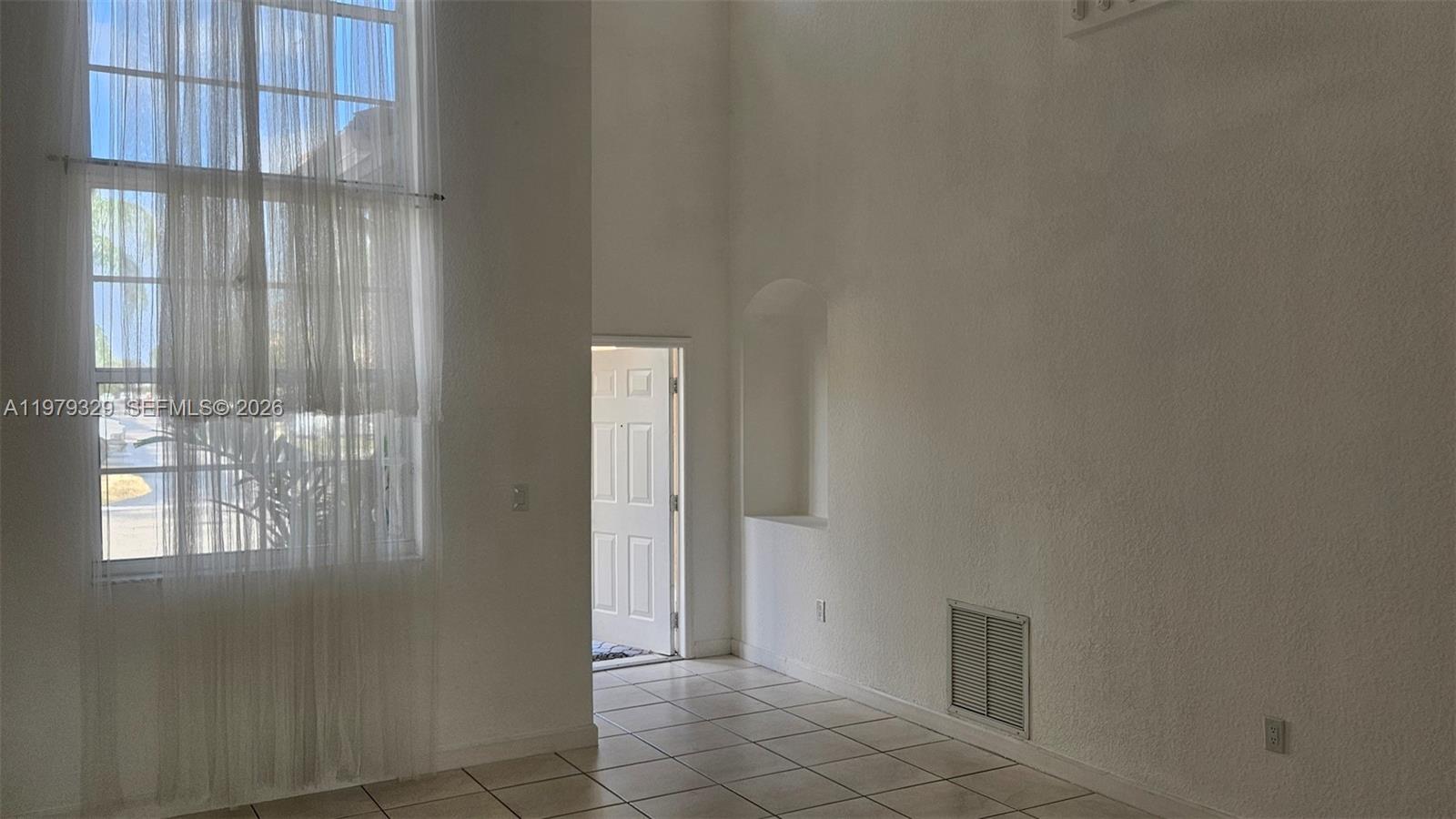 FOREST LAKES COUNTRY GARD - Residential Lease