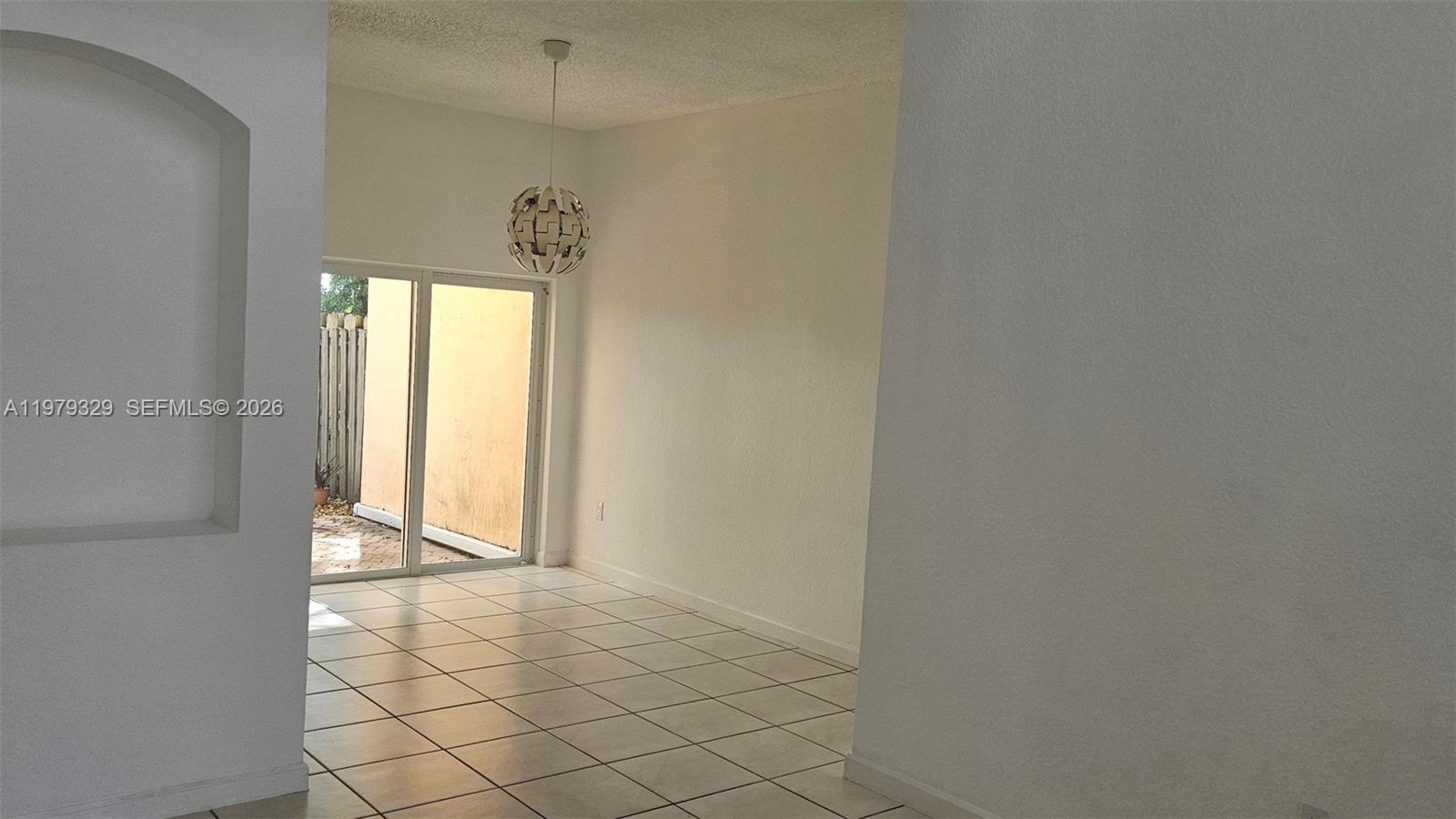 FOREST LAKES COUNTRY GARD - Residential Lease