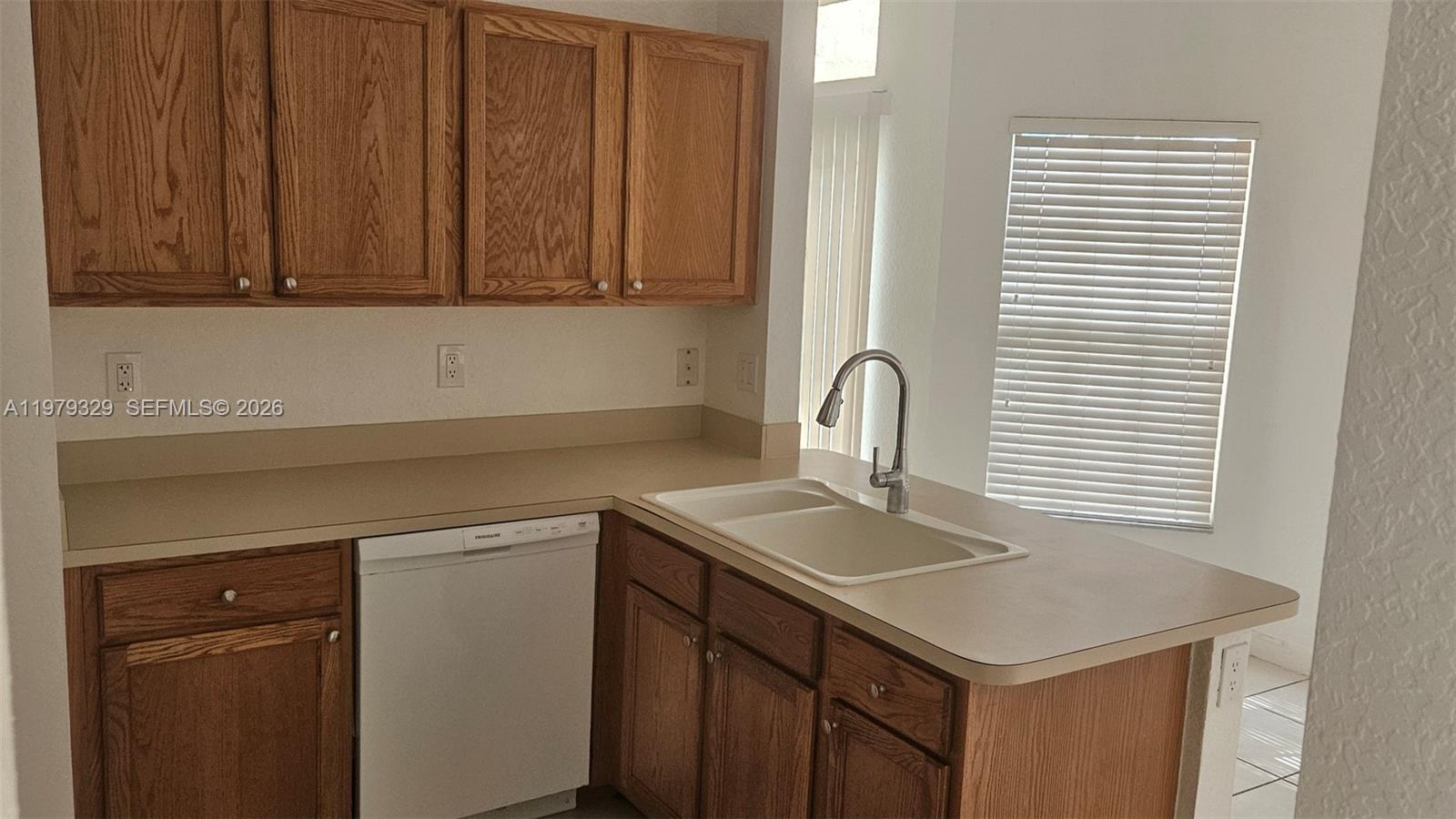 FOREST LAKES COUNTRY GARD - Residential Lease