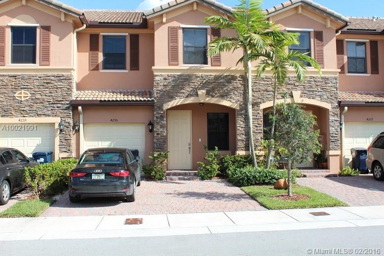 Beautiful 2 Stories  New Townhouse with  3 beds/ 2 full bath and guest bath on first floor with 1488 sf , covered garage , great neighborhood and location.