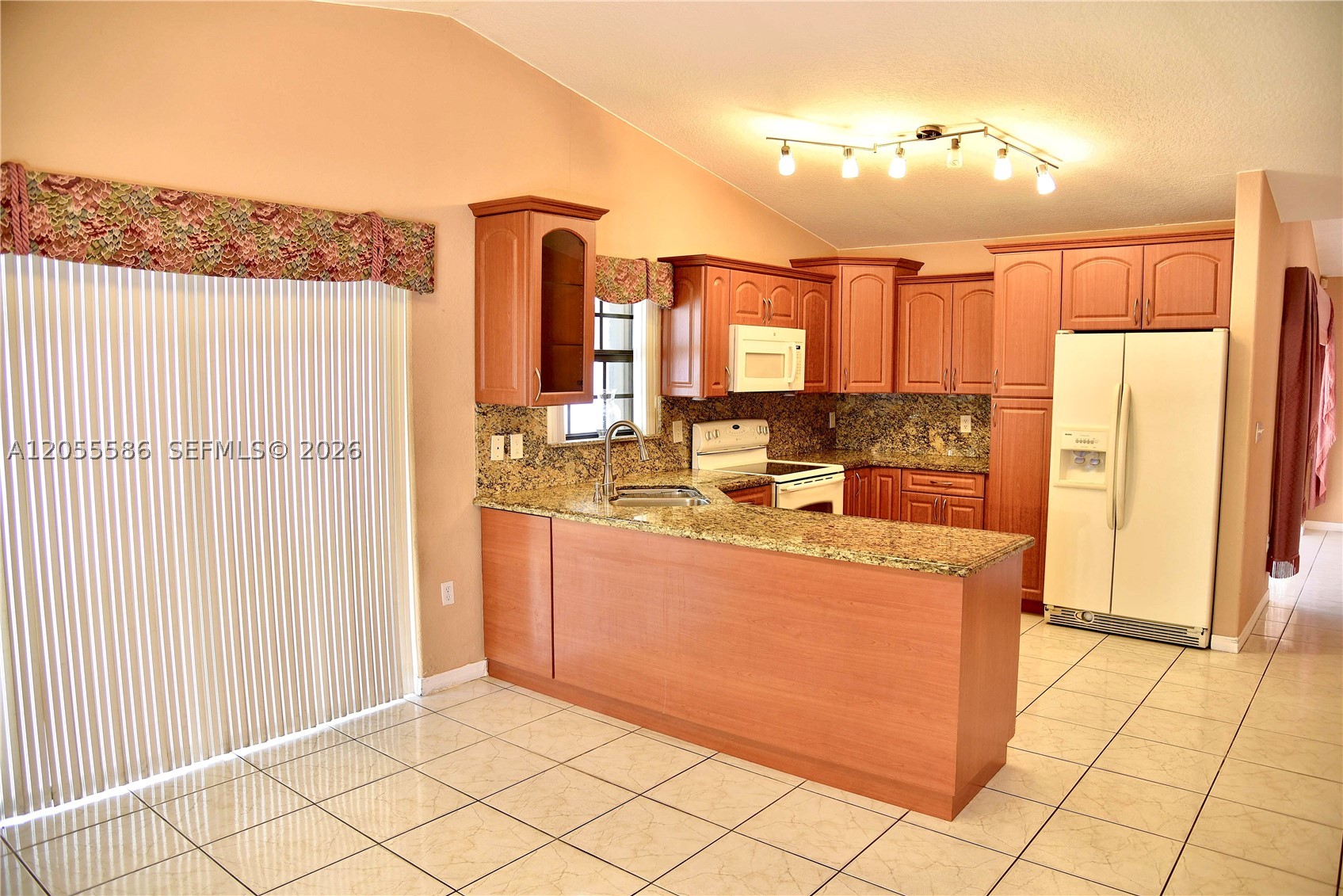 WEST LAKES GARDENS - Residential