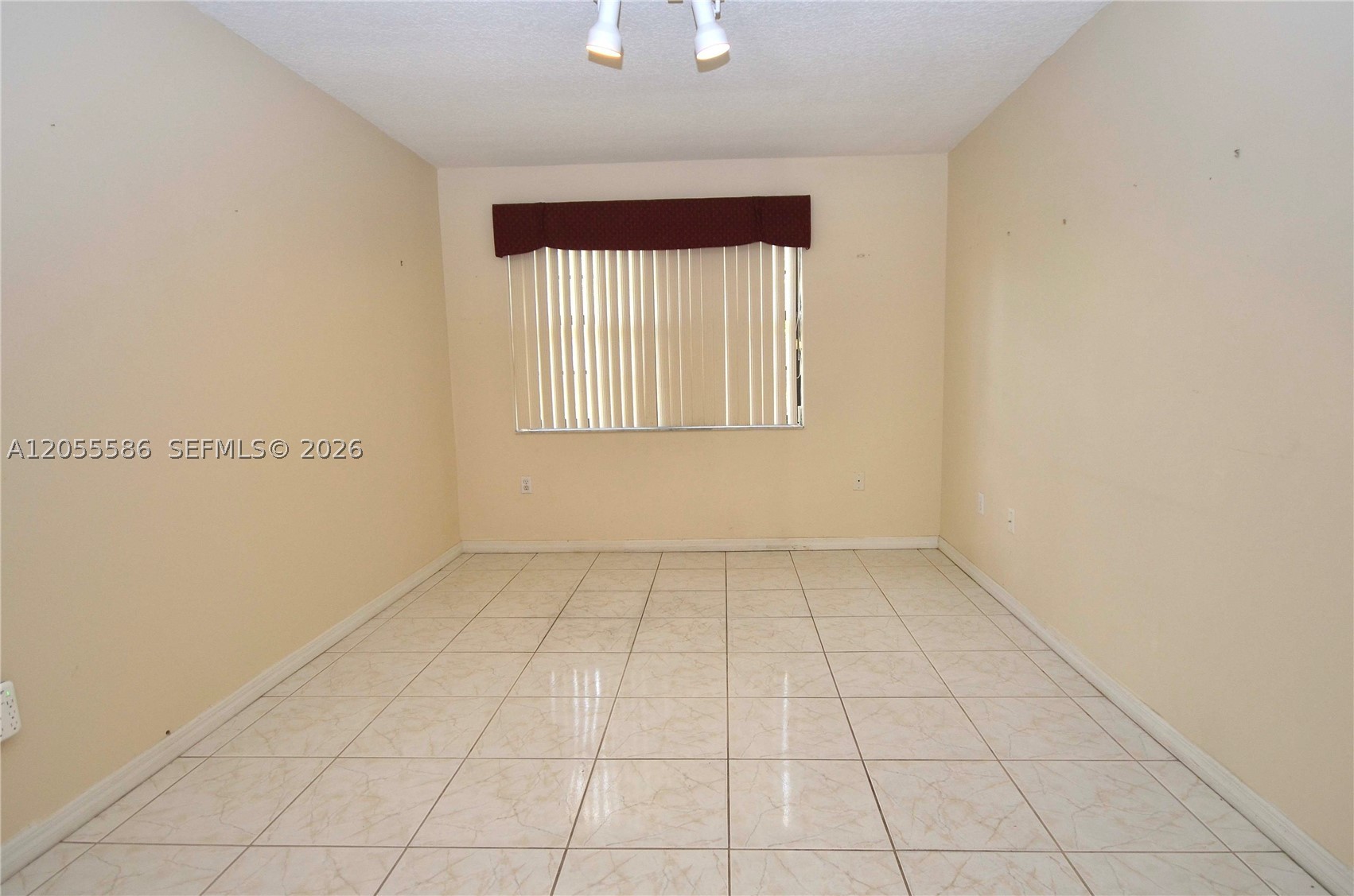 WEST LAKES GARDENS - Residential