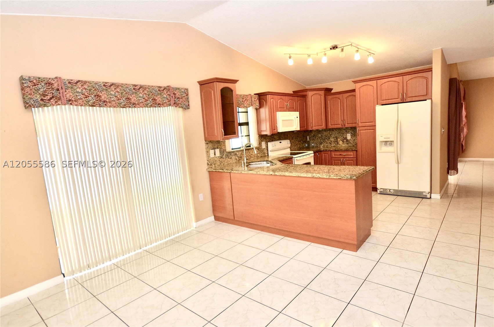 WEST LAKES GARDENS - Residential