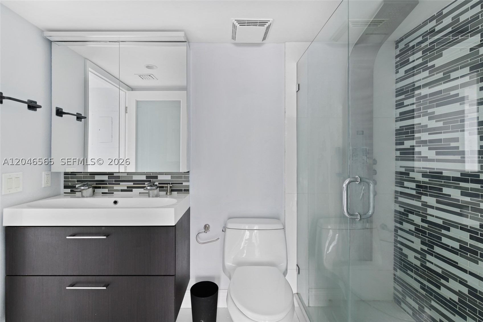 THE GRANDVIEW PALACE COND - Residential Lease