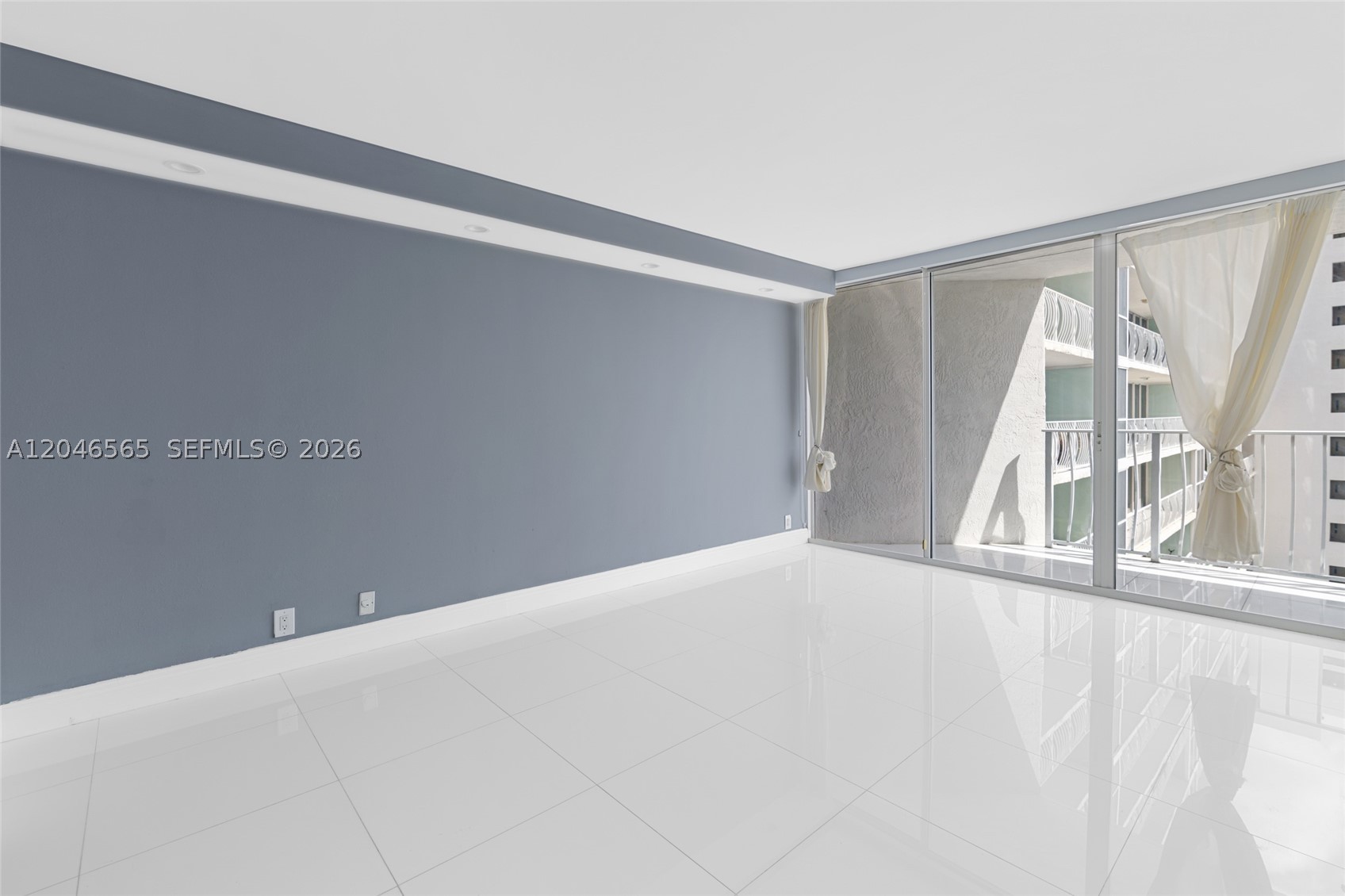 THE GRANDVIEW PALACE COND - Residential Lease