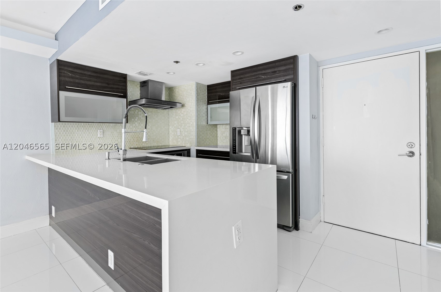 THE GRANDVIEW PALACE COND - Residential Lease
