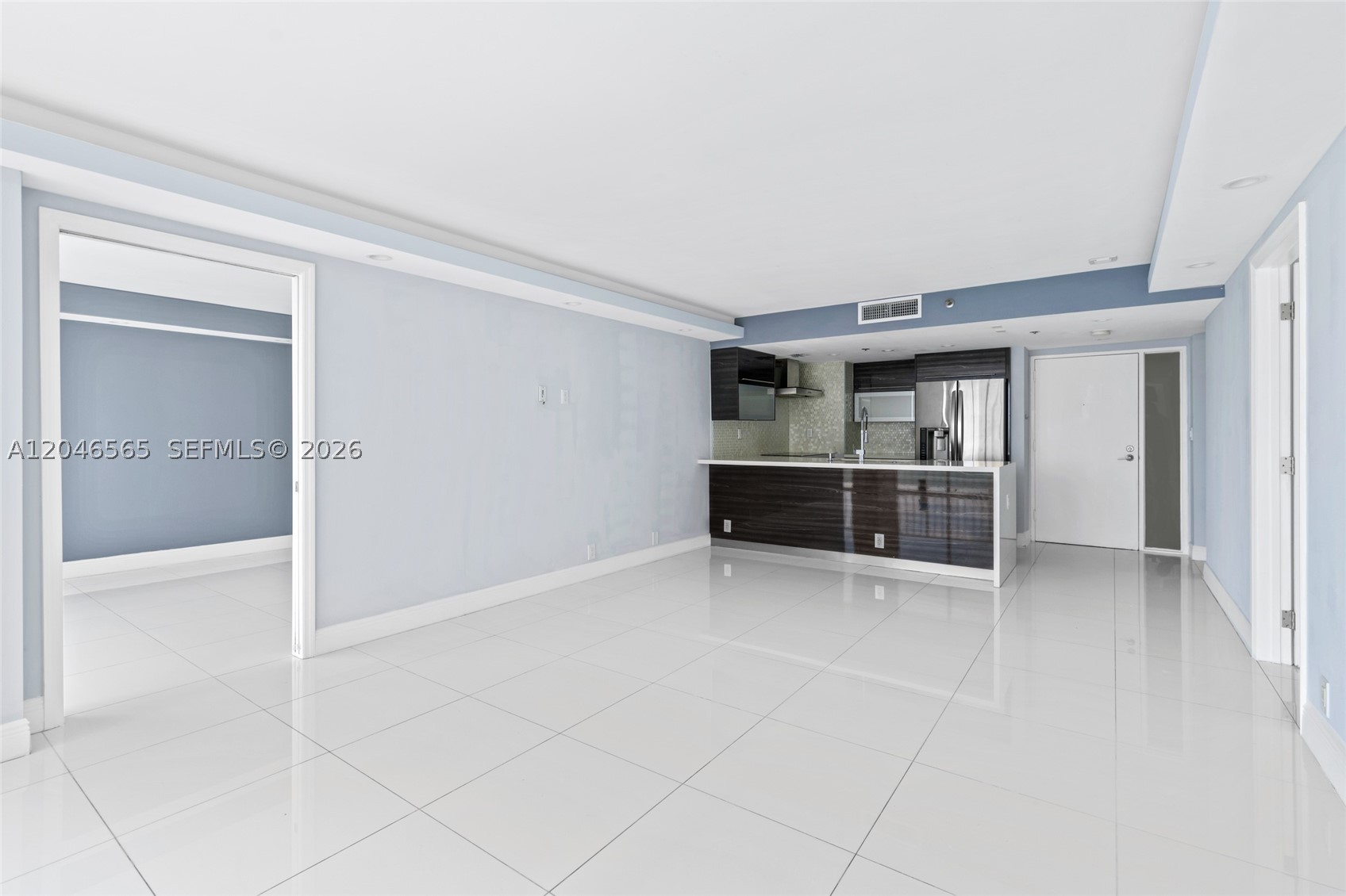 THE GRANDVIEW PALACE COND - Residential Lease
