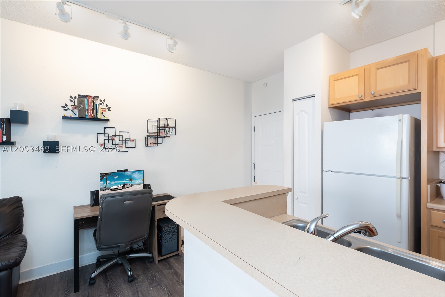 VALENCIA CONDO - Residential Lease