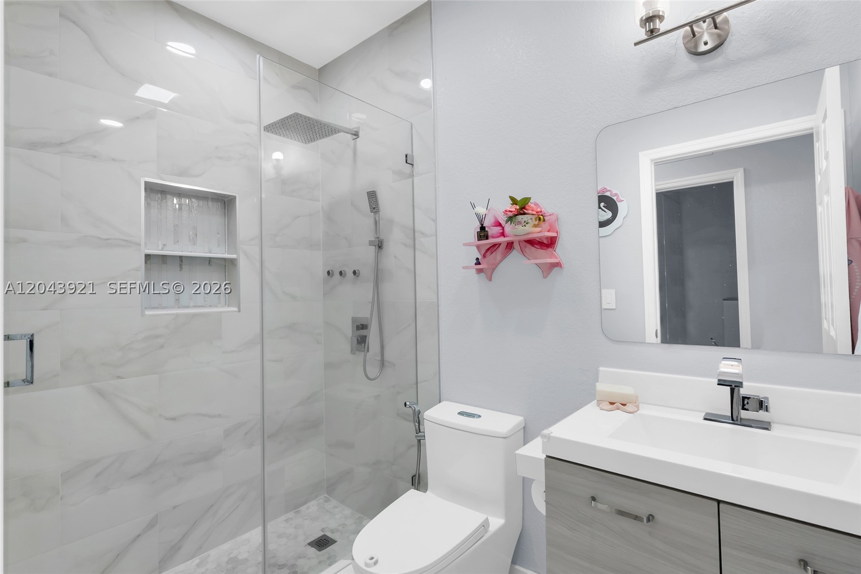 PARA VILLA HEIGHTS - Residential