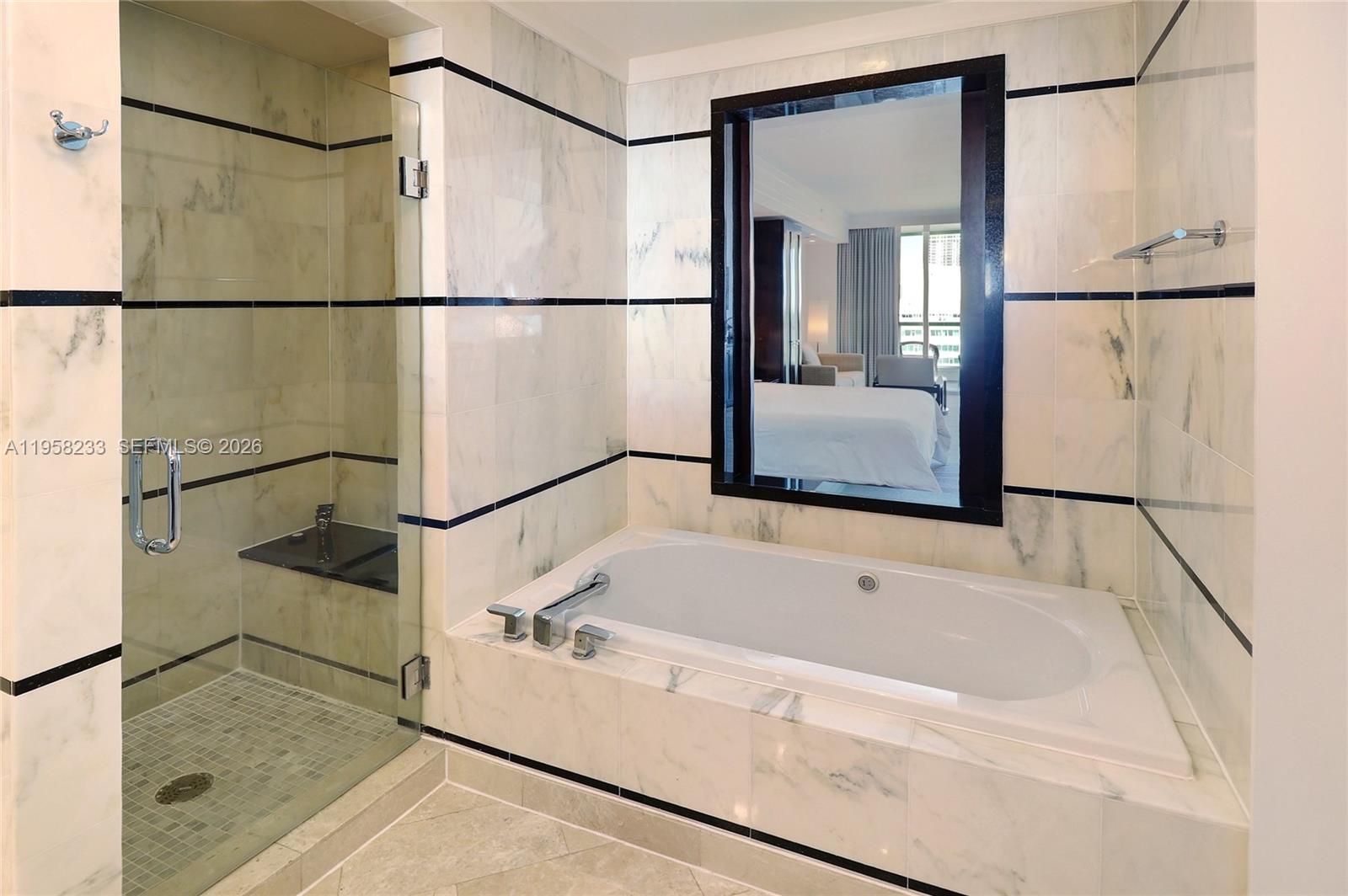 FONTAINEBLEAU III OCEAN C - Residential