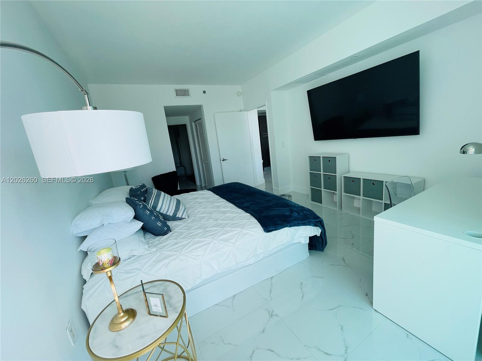 THE PLAZA 851 BRICKELL CO - Residential Lease
