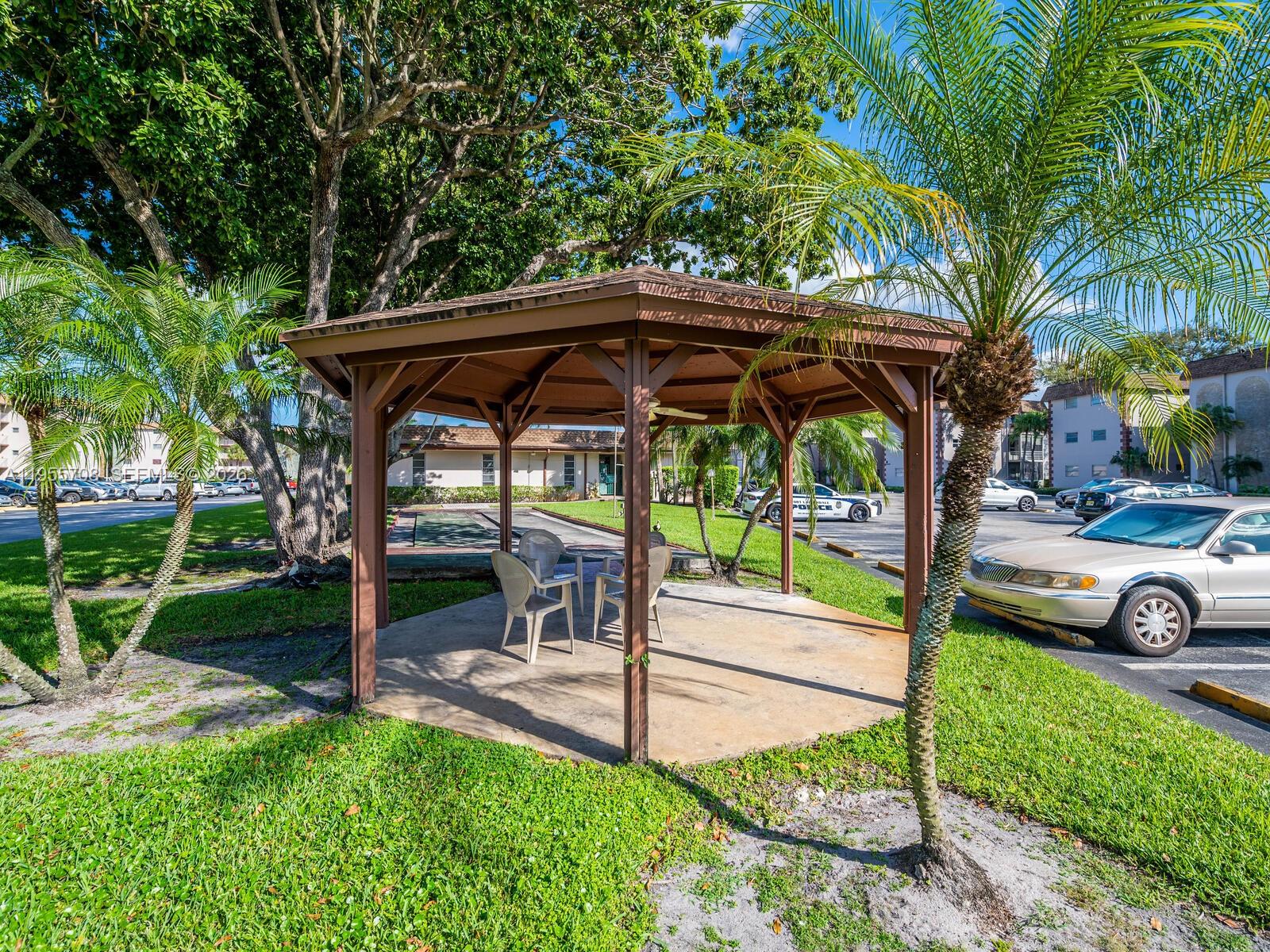 ARROWHEAD CONDO NO IX - Residential