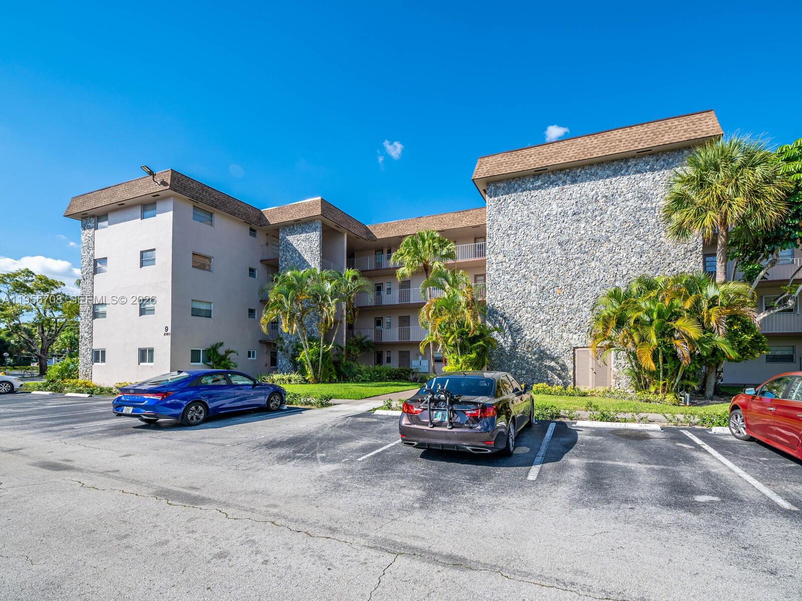 ARROWHEAD CONDO NO IX - Residential