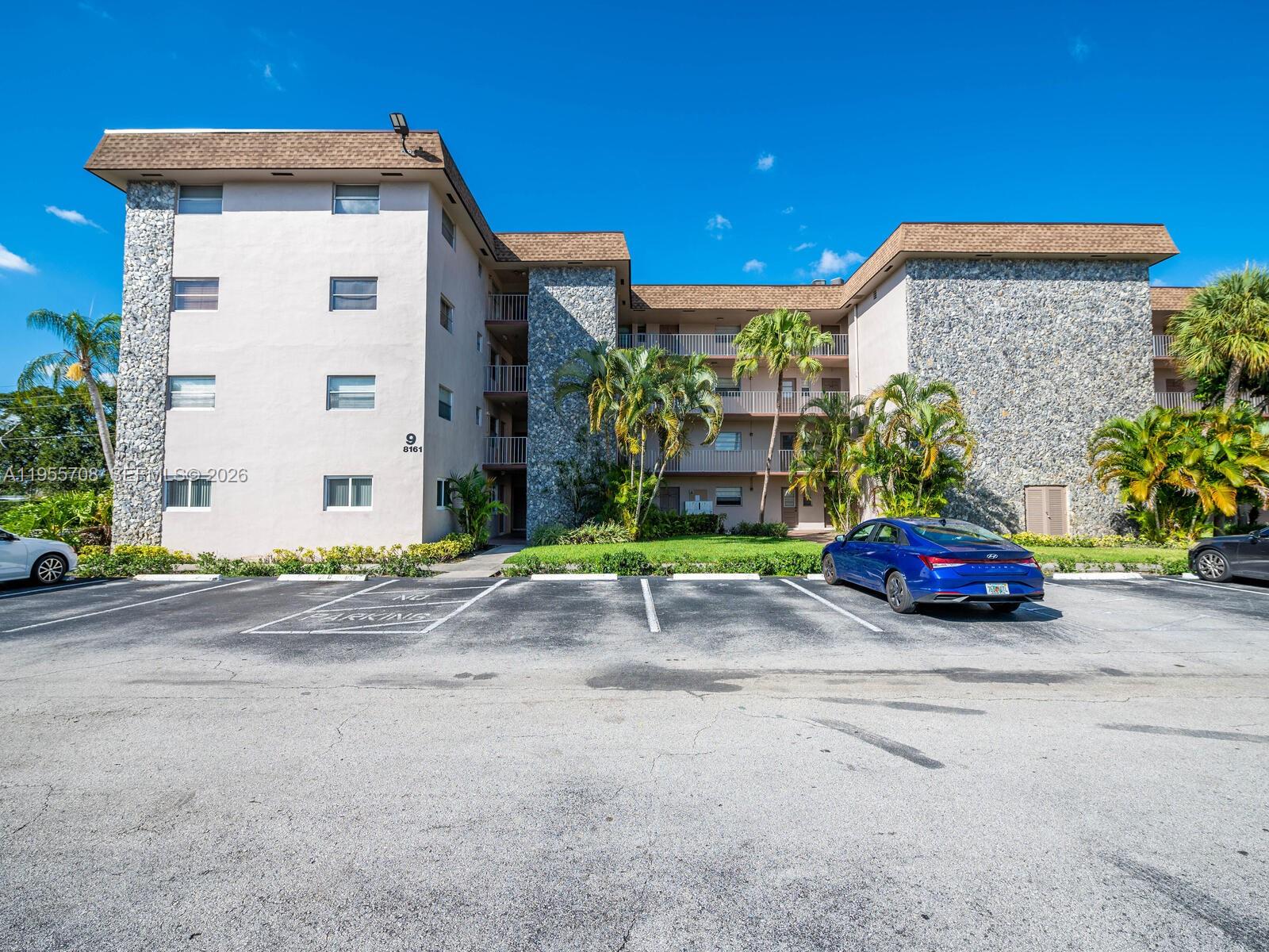 ARROWHEAD CONDO NO IX - Residential