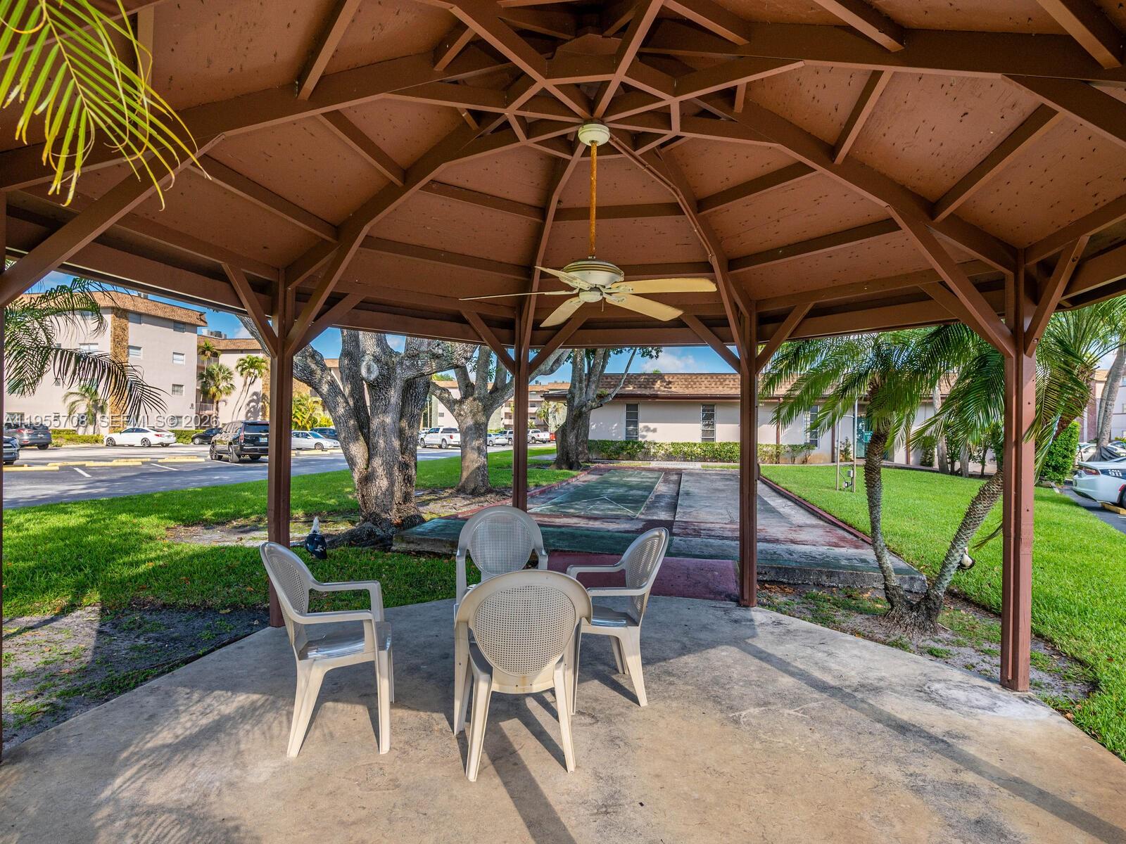 ARROWHEAD CONDO NO IX - Residential