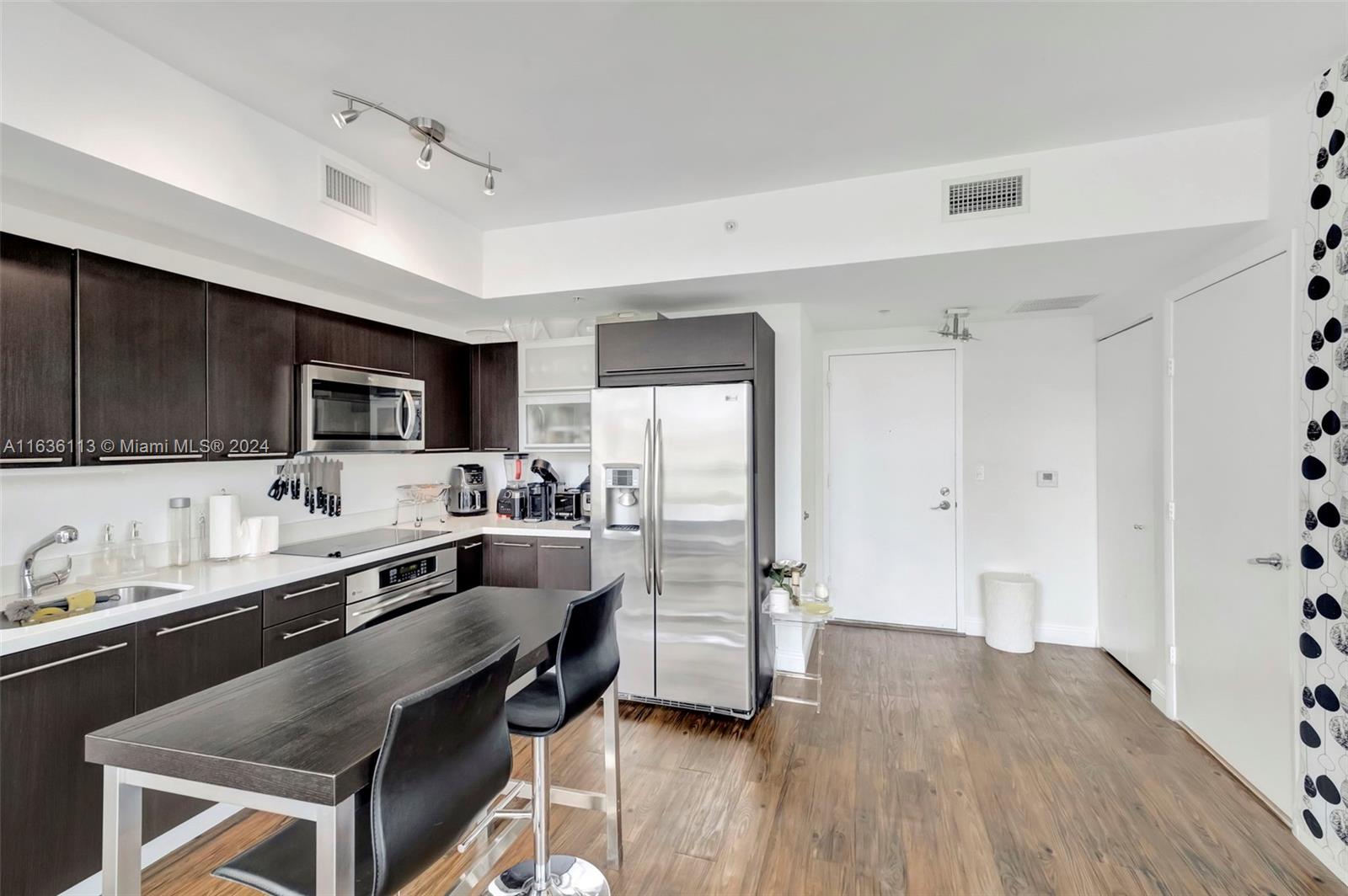 IVY CONDO - Residential