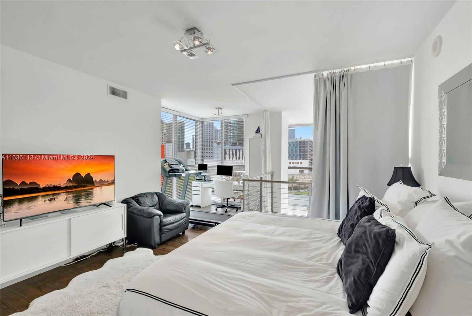 IVY CONDO - Residential