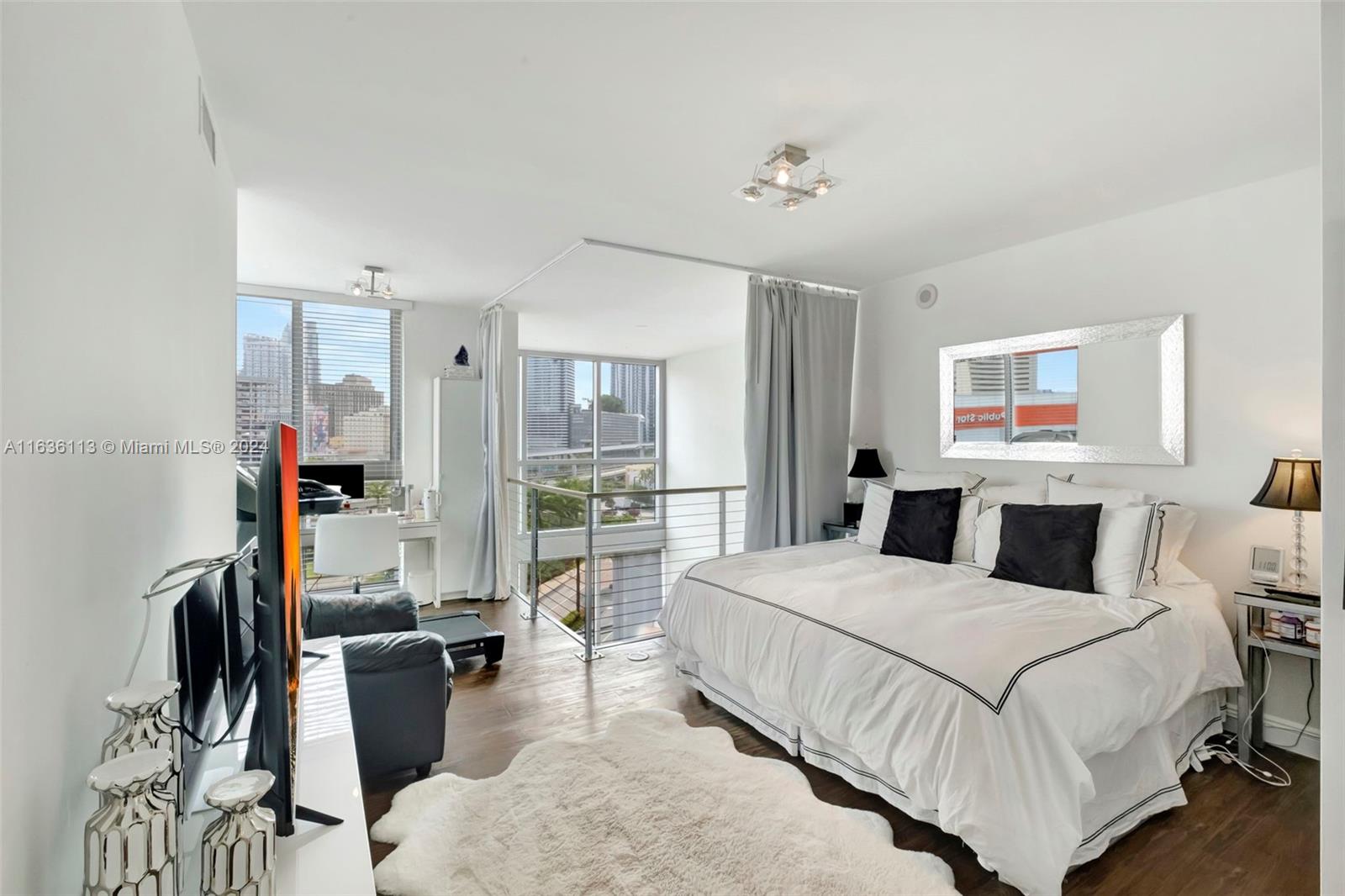 IVY CONDO - Residential