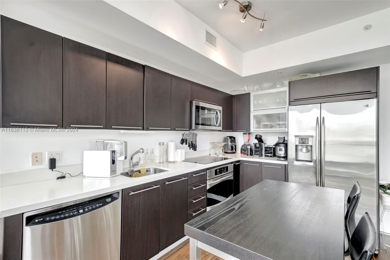 IVY CONDO - Residential