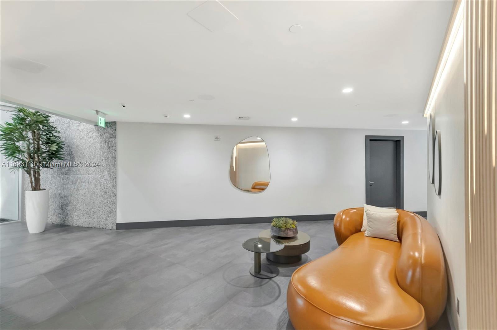 IVY CONDO - Residential