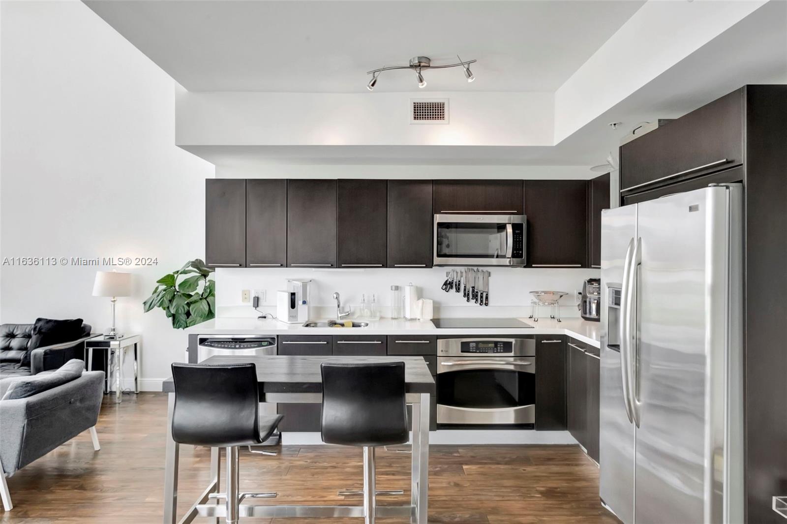 IVY CONDO - Residential