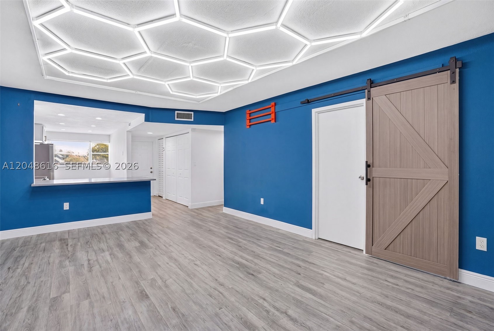 SANDS POINT CONDOMINIUM I - Residential