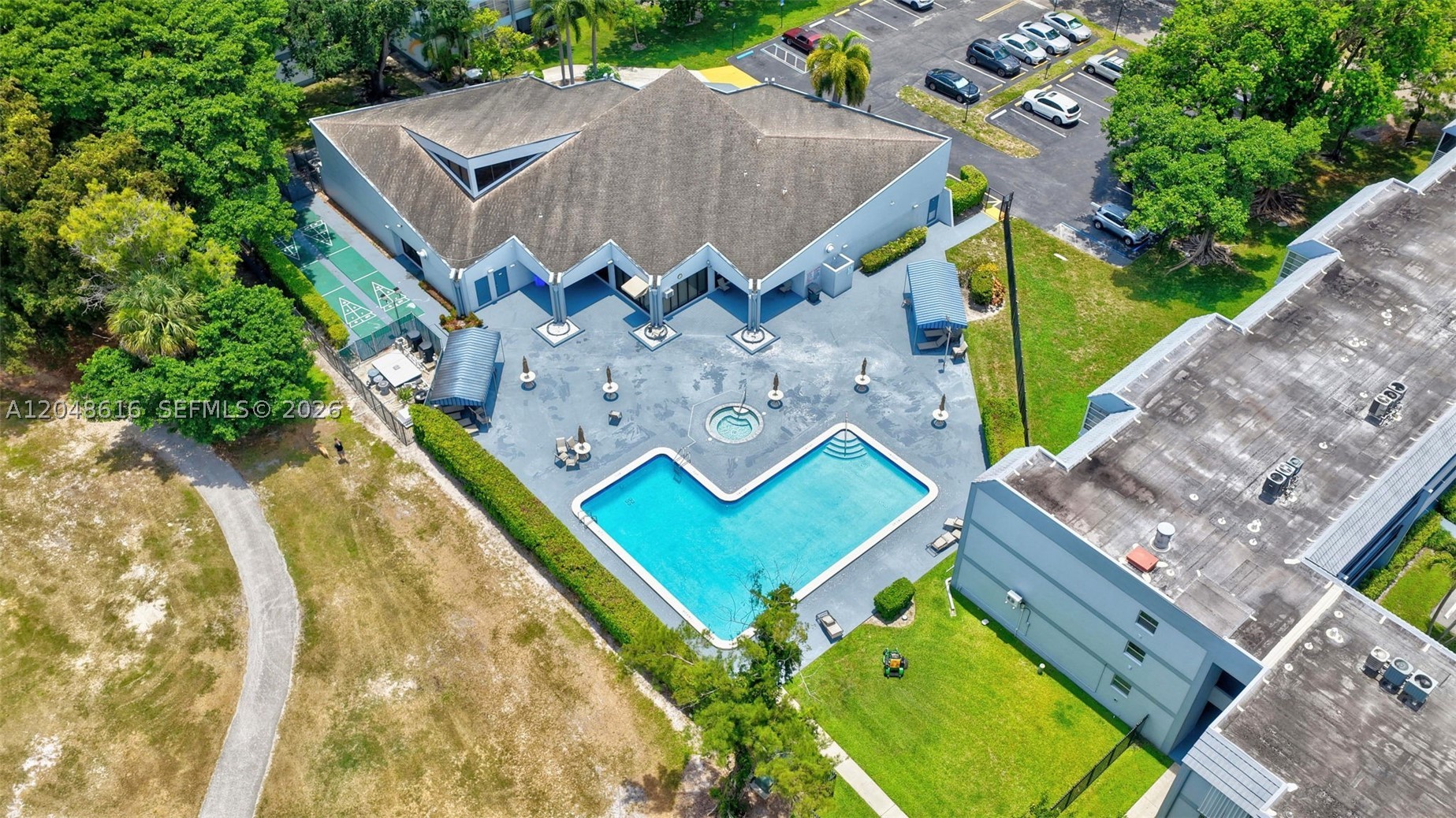 SANDS POINT CONDOMINIUM I - Residential