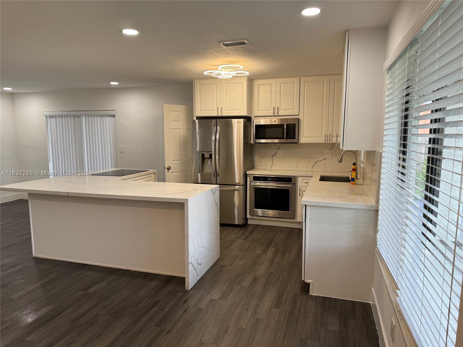 CAROL CITY 3RD ADDN - Residential Lease