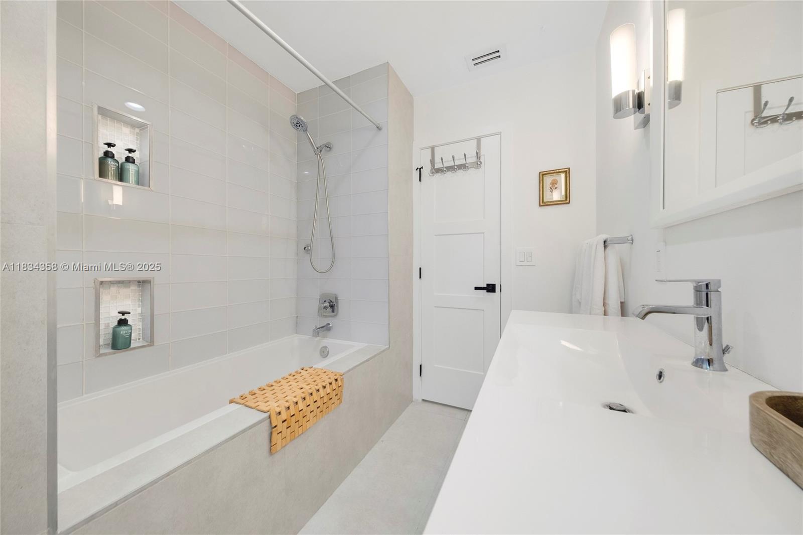 LAKELAND RESUB - Residential