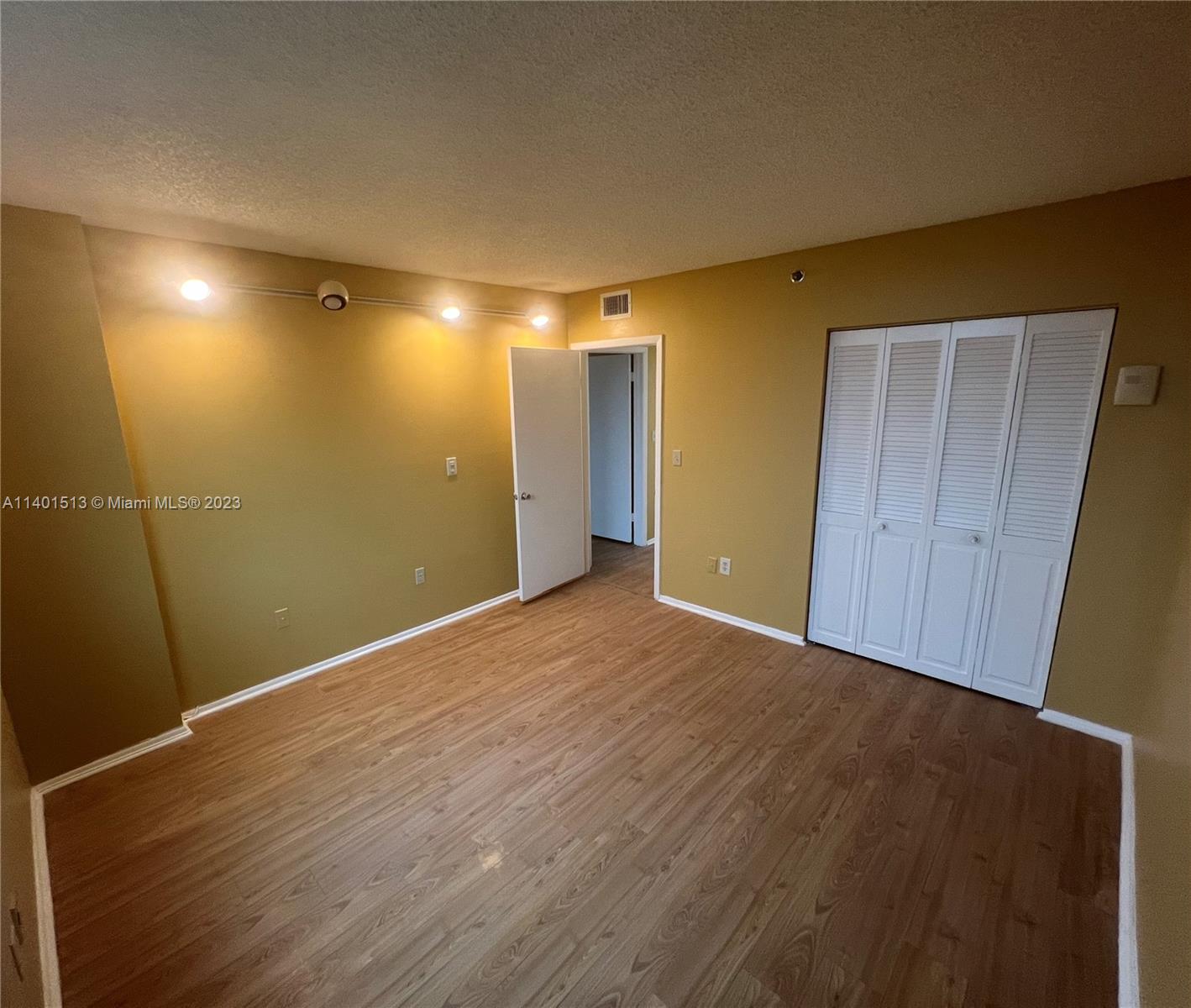 HILLCREST EAST NO 20 COND - Residential Lease