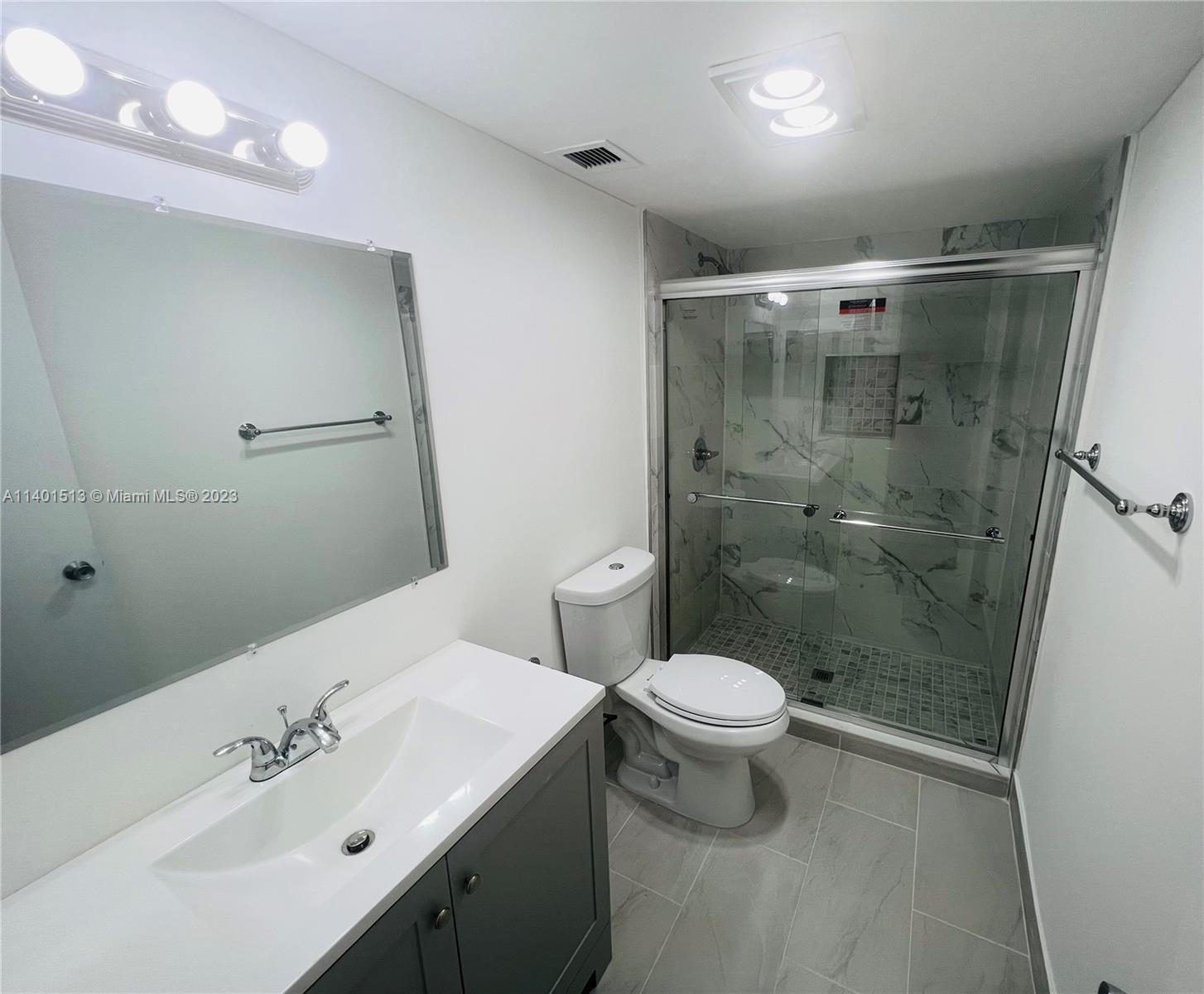 Large 2 bedroom/2 bathroom, freshly painted with new bathroom in All Age Building. Conveniently located near Airports, Beaches,  I95 and Turnpike. Close to Hospitals, Restaurants and Supermarkets. Call Listing Agent for showing instructions.
