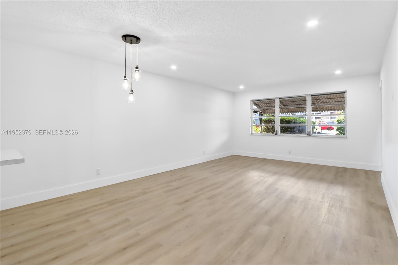 FOURTH GULFSTREAM GARDEN - Residential