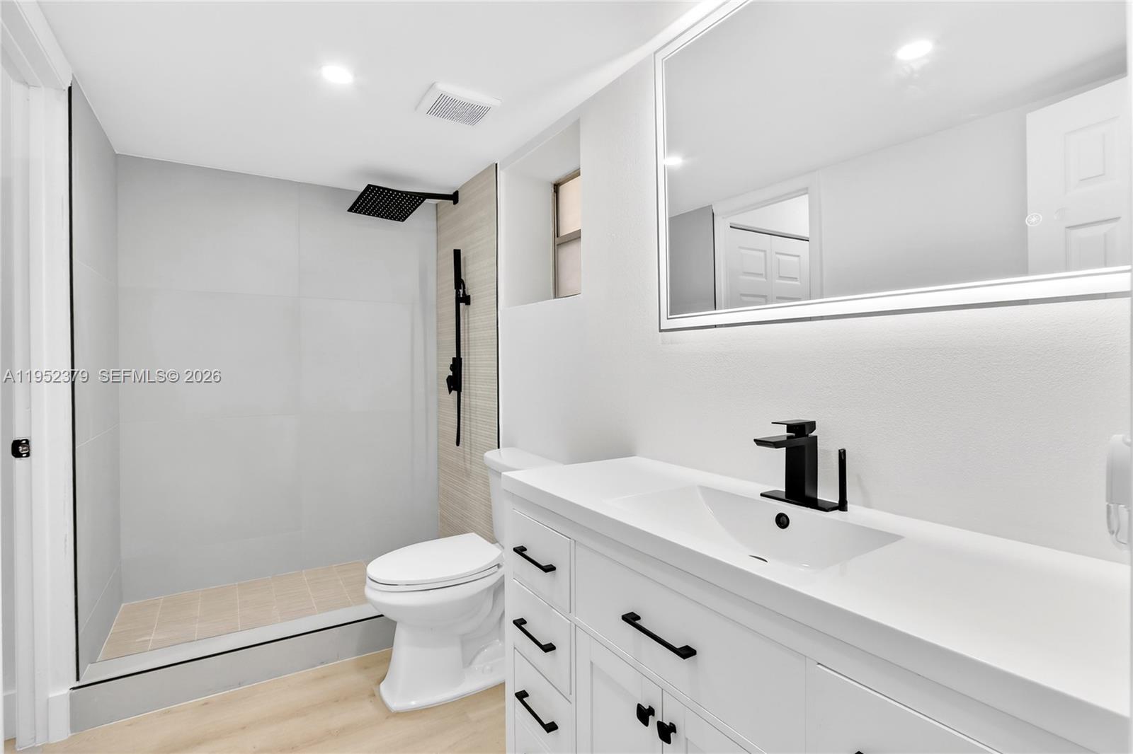FOURTH GULFSTREAM GARDEN - Residential