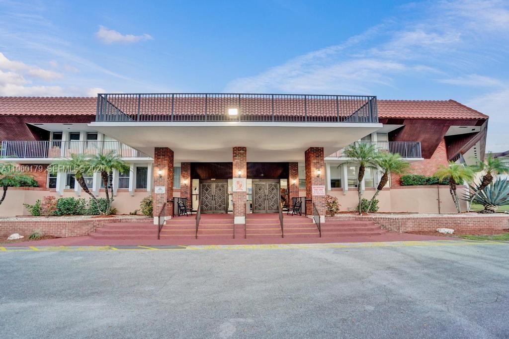 LAUDERDALE OAKS CONDO III - Residential