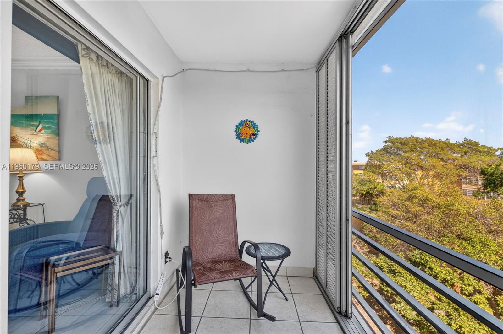 LAUDERDALE OAKS CONDO III - Residential
