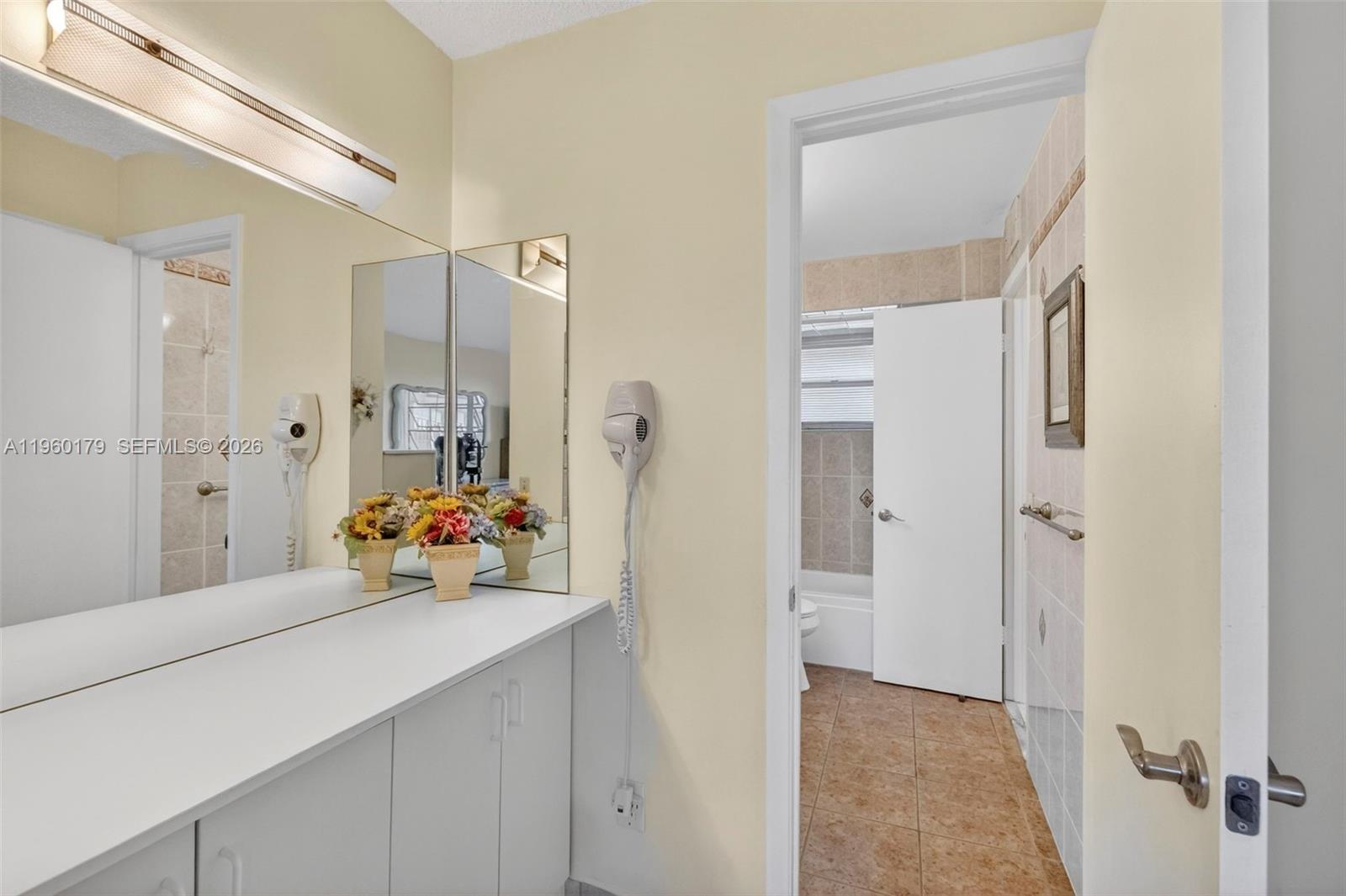 LAUDERDALE OAKS CONDO III - Residential
