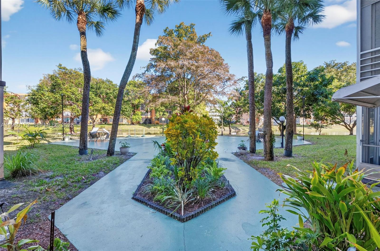 LAUDERDALE OAKS CONDO III - Residential