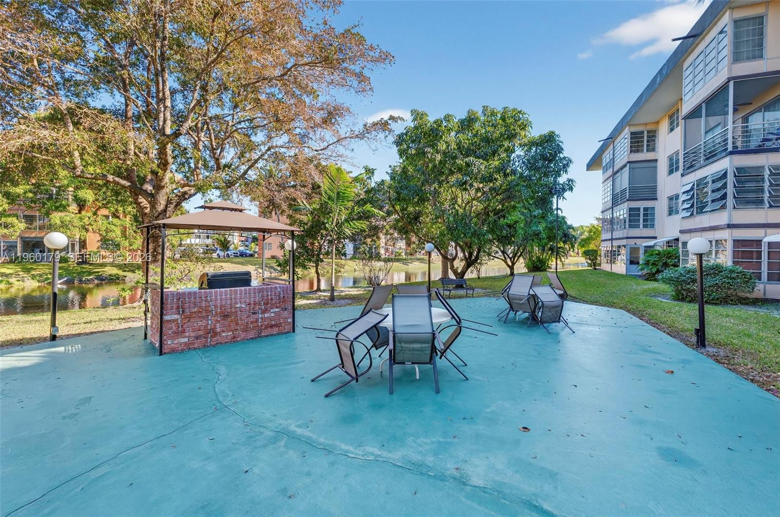 LAUDERDALE OAKS CONDO III - Residential