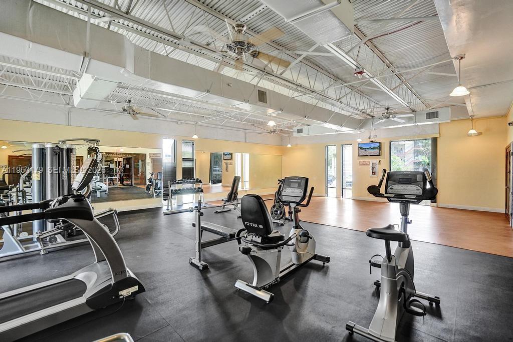 LAUDERDALE OAKS CONDO III - Residential