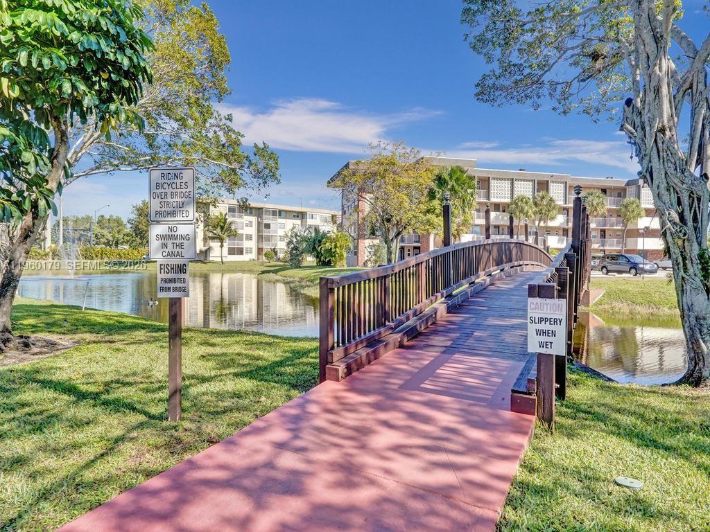 LAUDERDALE OAKS CONDO III - Residential