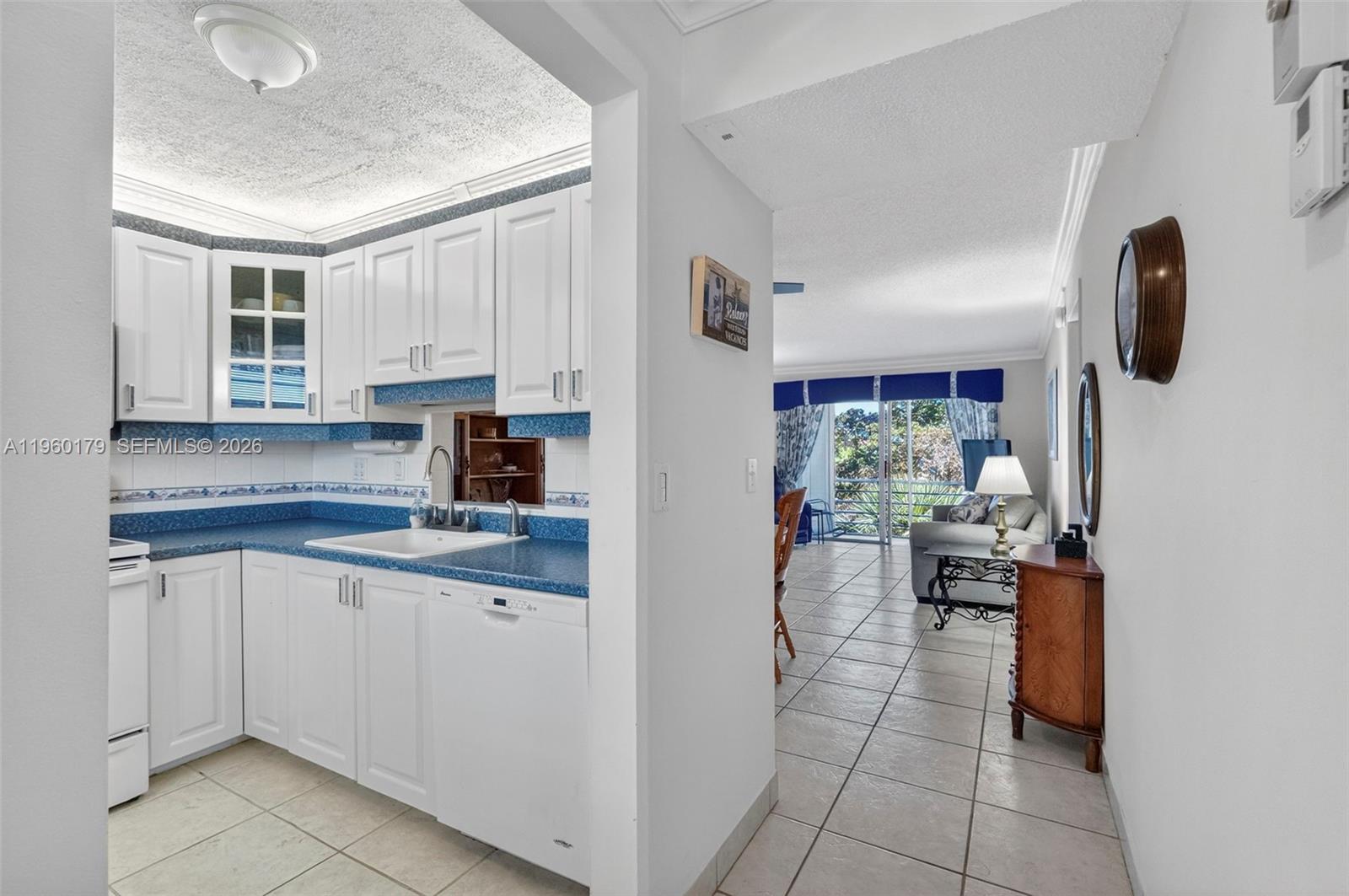 LAUDERDALE OAKS CONDO III - Residential