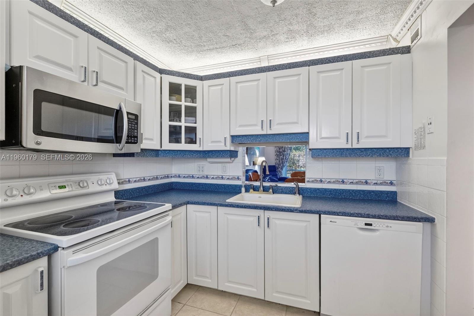 LAUDERDALE OAKS CONDO III - Residential