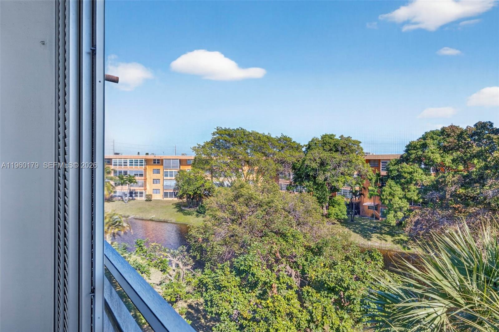 LAUDERDALE OAKS CONDO III - Residential