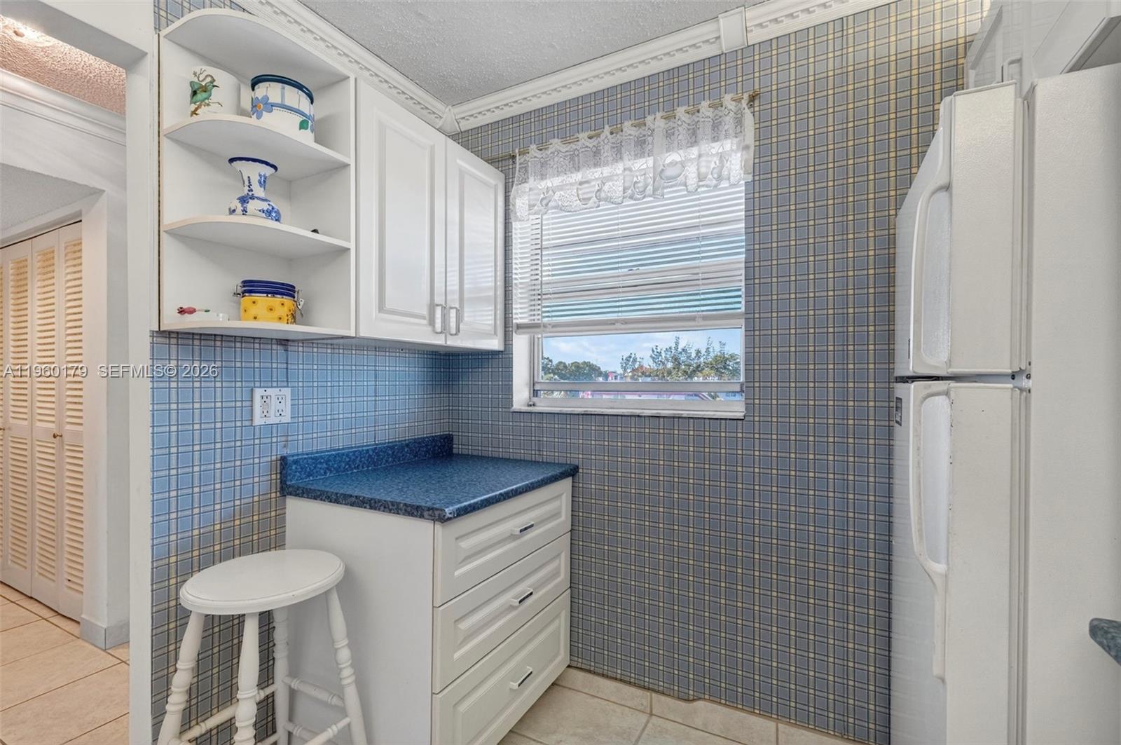 LAUDERDALE OAKS CONDO III - Residential
