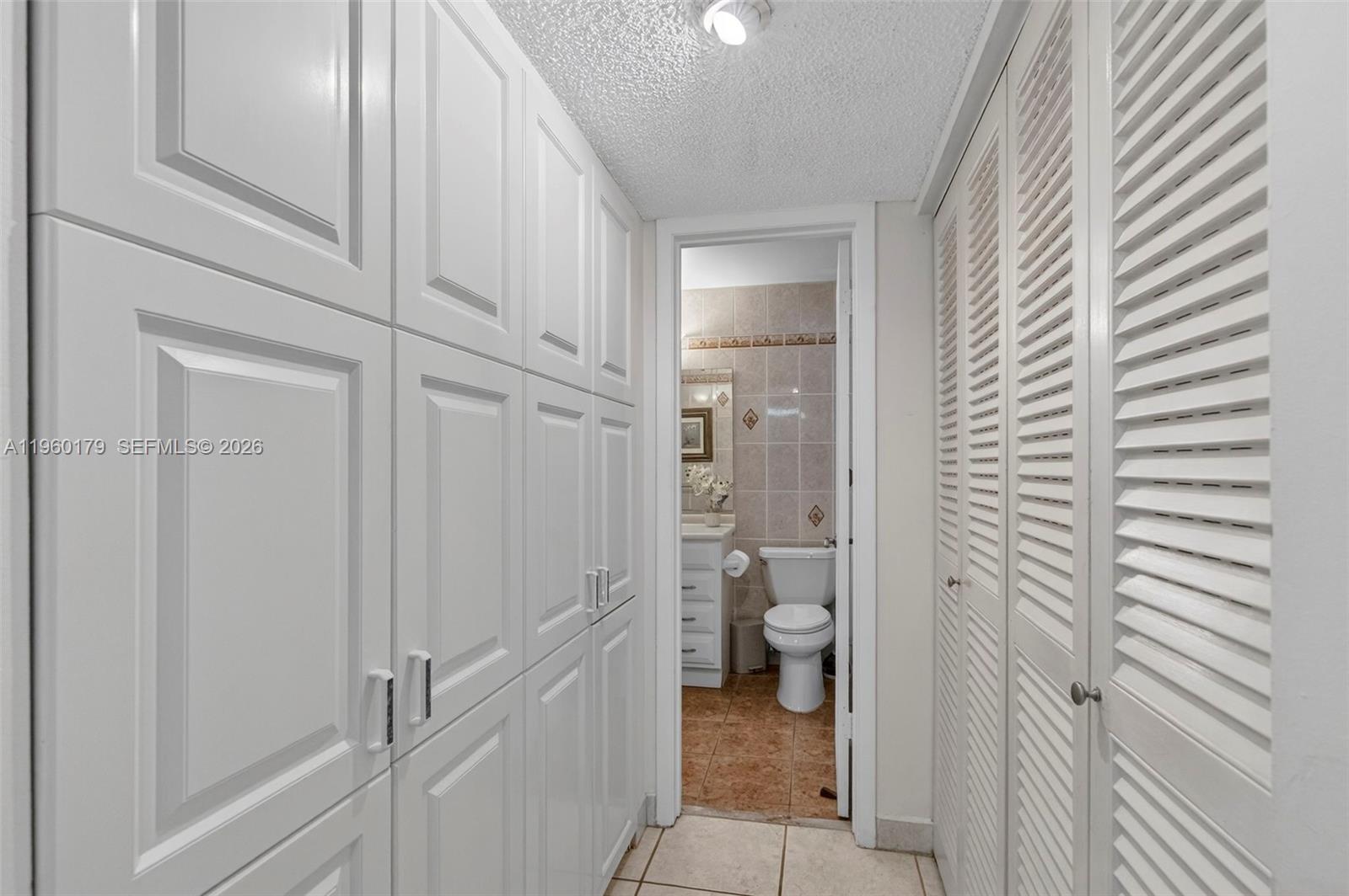 LAUDERDALE OAKS CONDO III - Residential