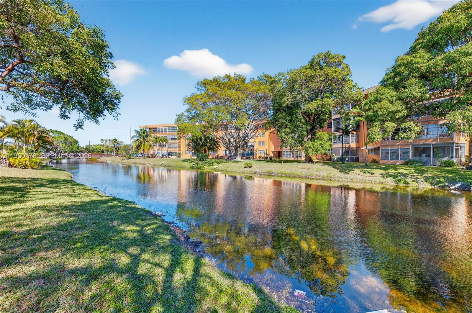 LAUDERDALE OAKS CONDO III - Residential